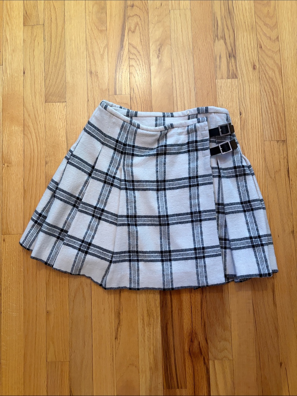 90s Vintage Banana Republic White and Black Plaid Mini Skirt with Buckle